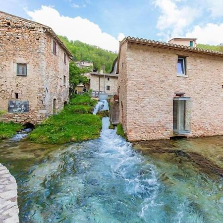 Casa Vacanze Fonte Del Menotre Foligno Esterno foto