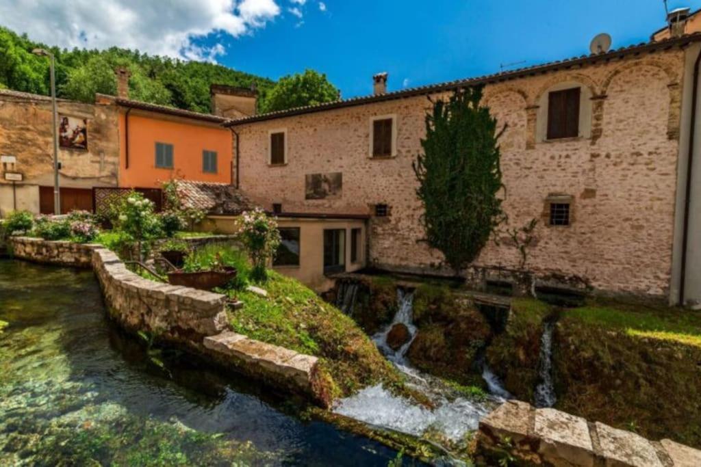 Casa Vacanze Fonte Del Menotre Foligno Esterno foto